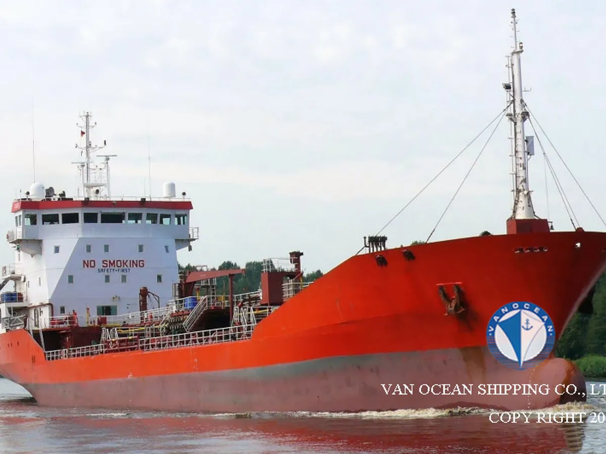 Oil/Chemical tanker for sale