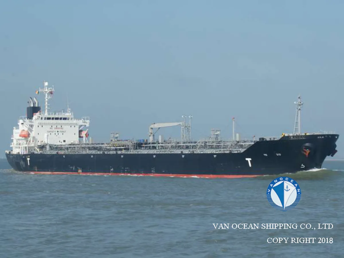 Oil/Chemical tanker for sale