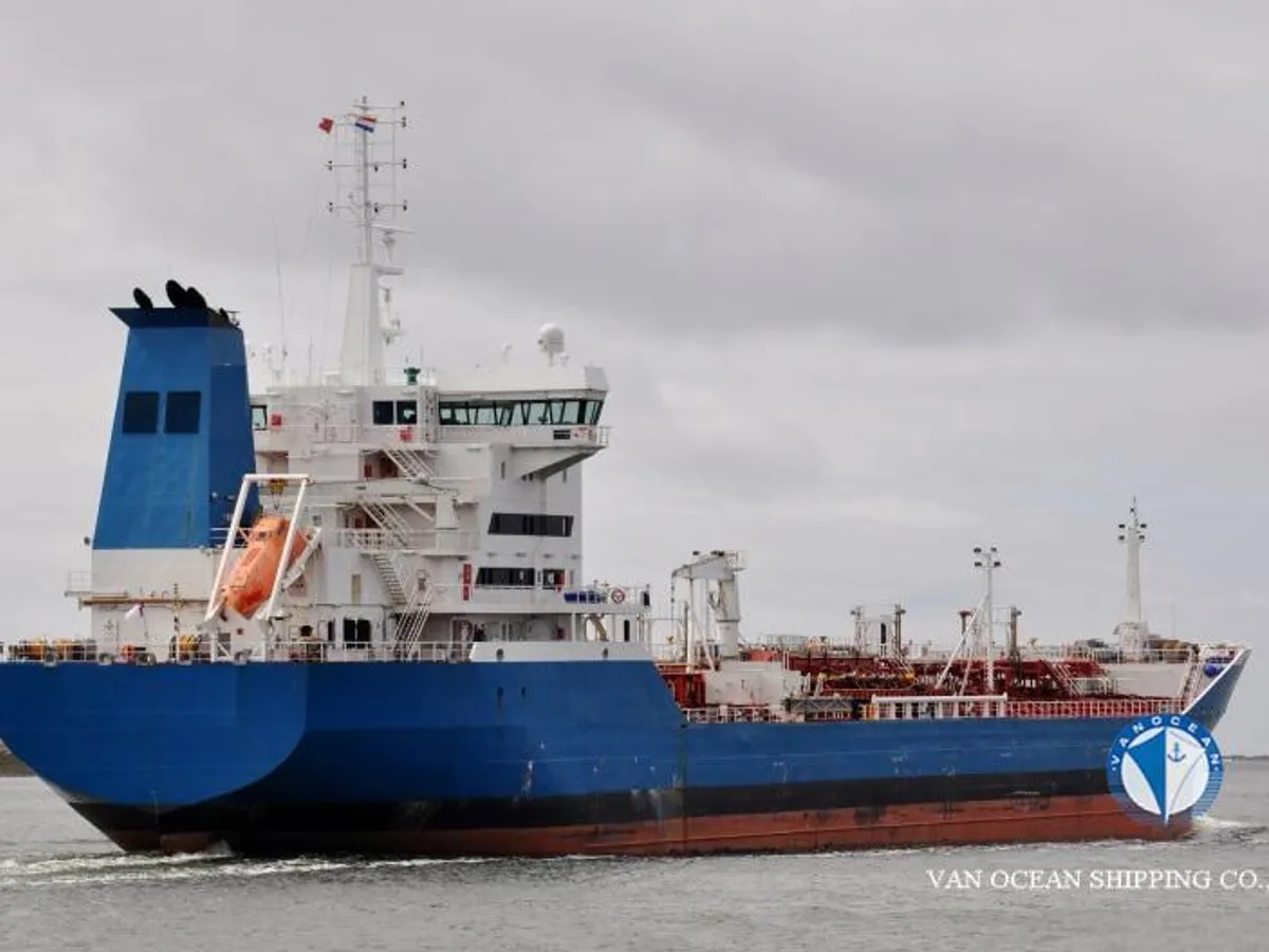 Oil/Chemical tanker for sale