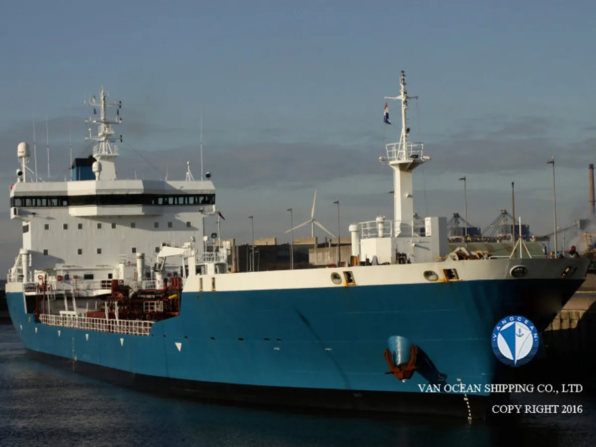Oil/Chemical tanker for sale