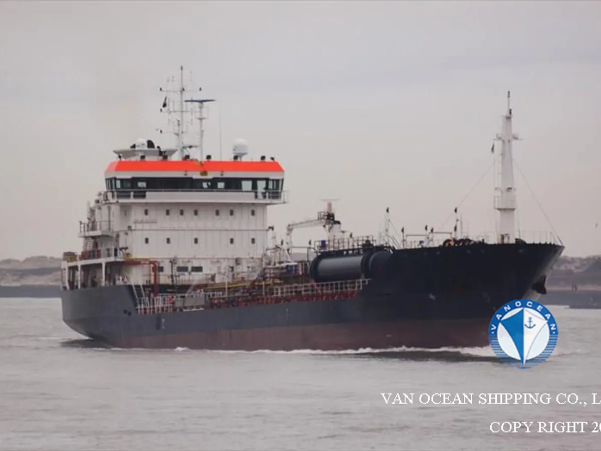 Oil/Chemical tanker for sale