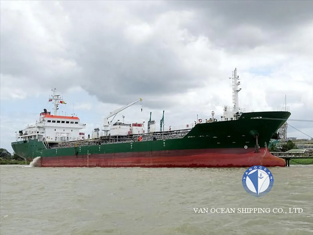 Oil/Chemical tanker for sale