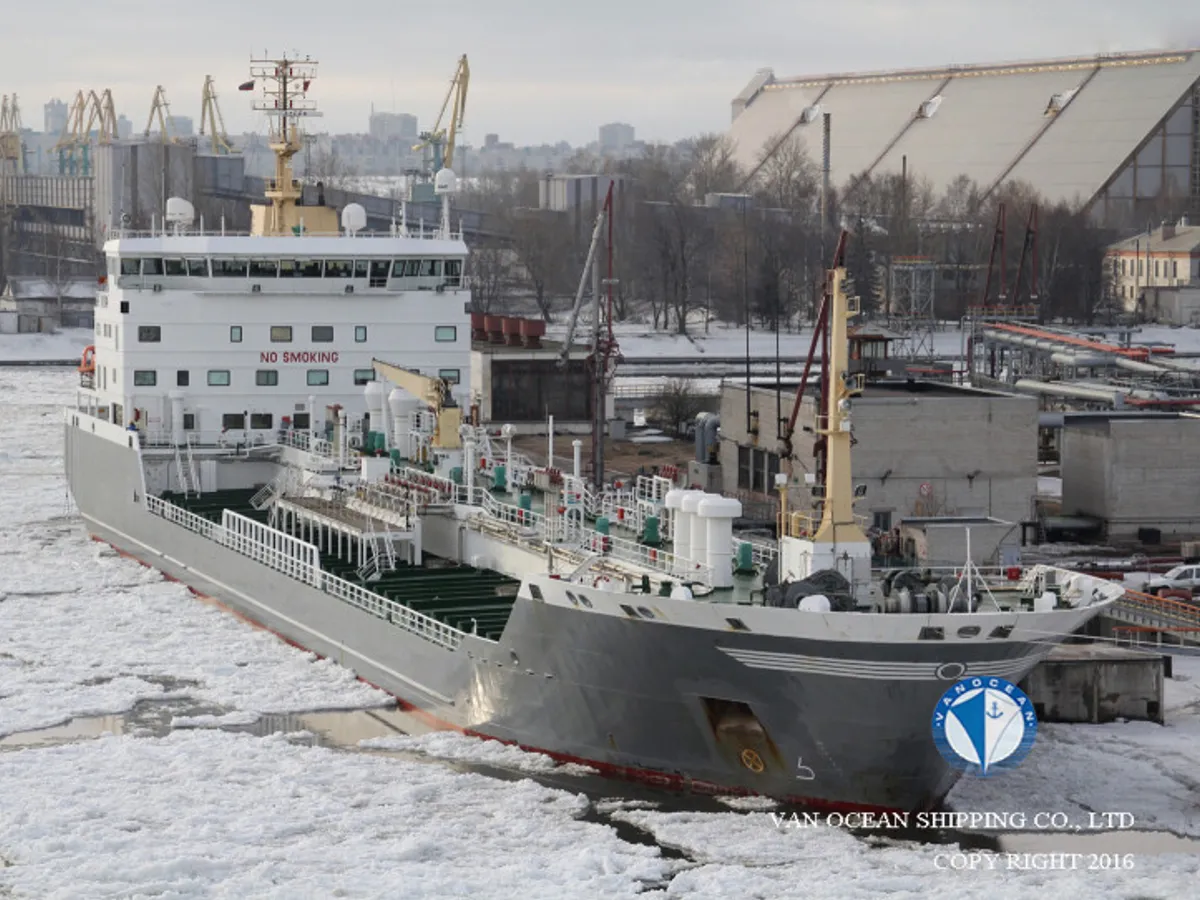 Oil/Chemical tanker for sale