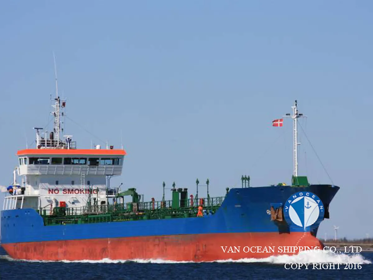 Oil/Chemical tanker for sale
