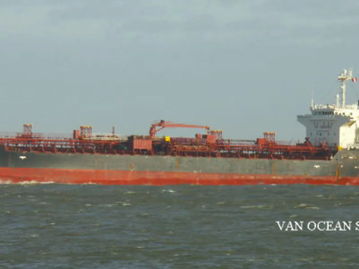 Oil/Chemical tanker for sale