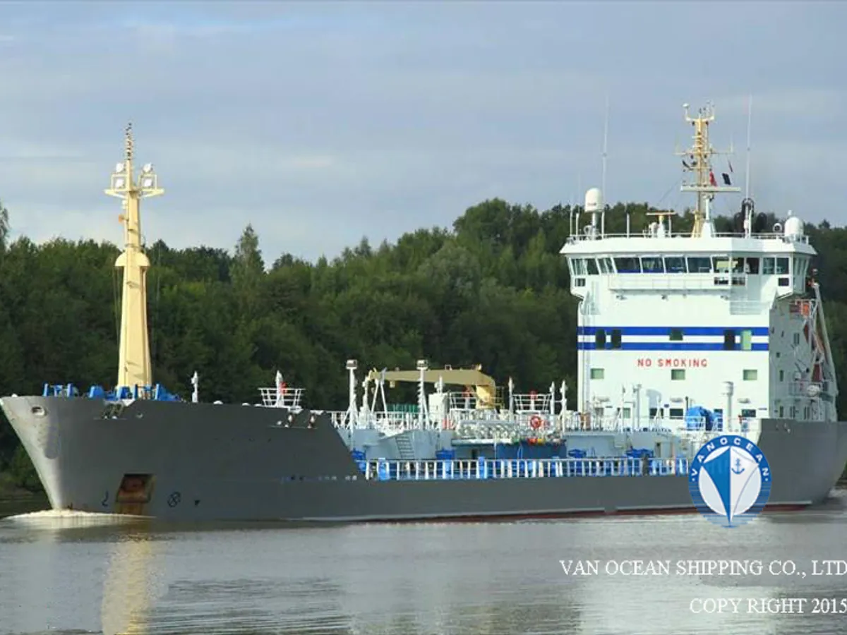 Oil/Chemical tanker for sale
