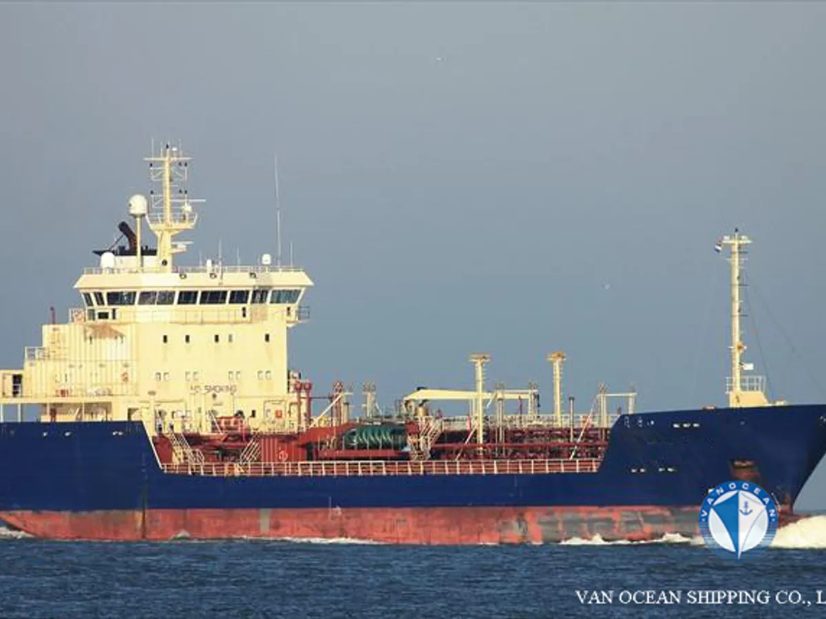 Oil/Chemical tanker for sale