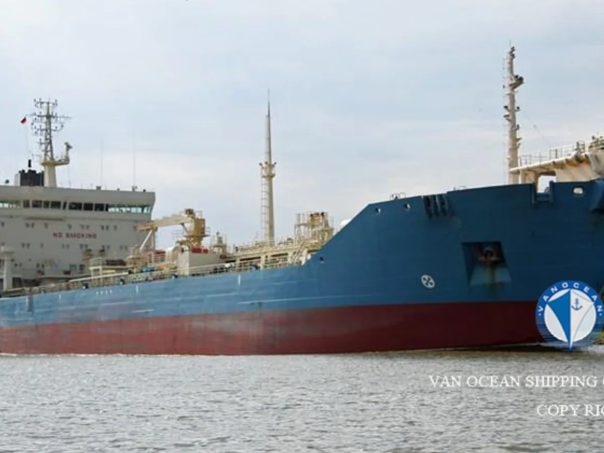 Oil/Chemical tanker for sale