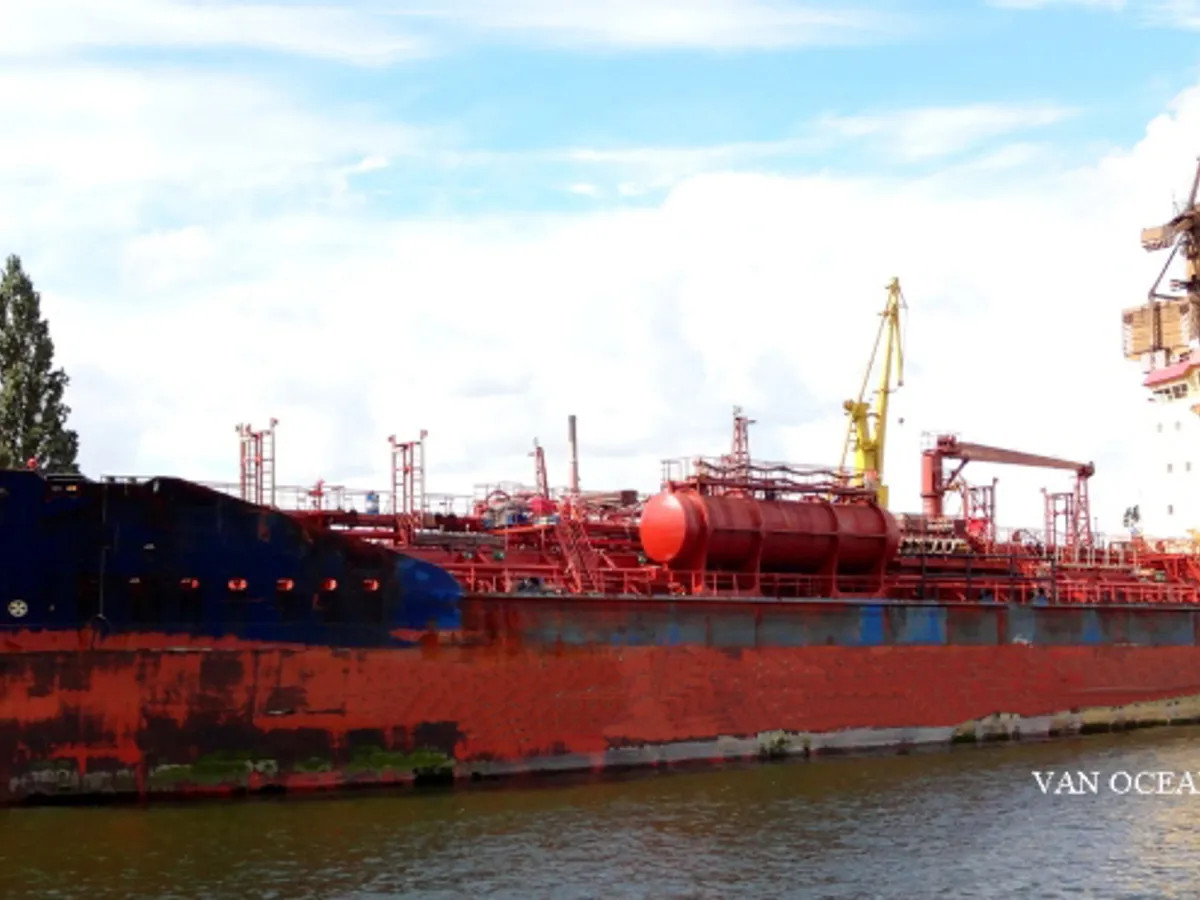 Oil/Chemical tanker for sale