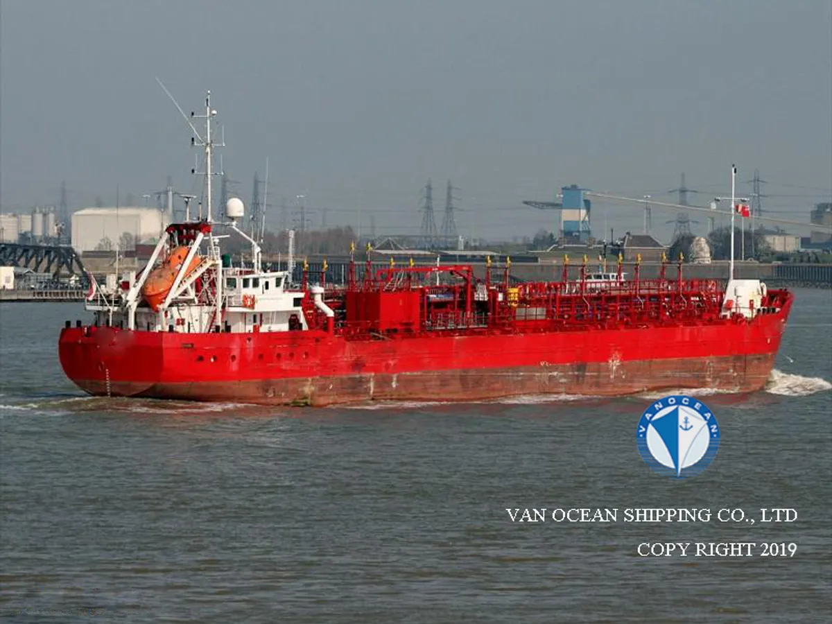 Oil/Chemical tanker for sale
