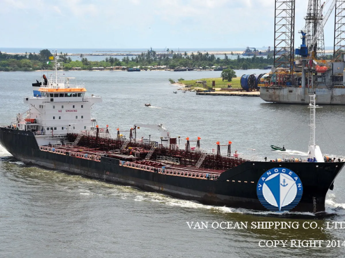 Oil/Chemical tanker for sale