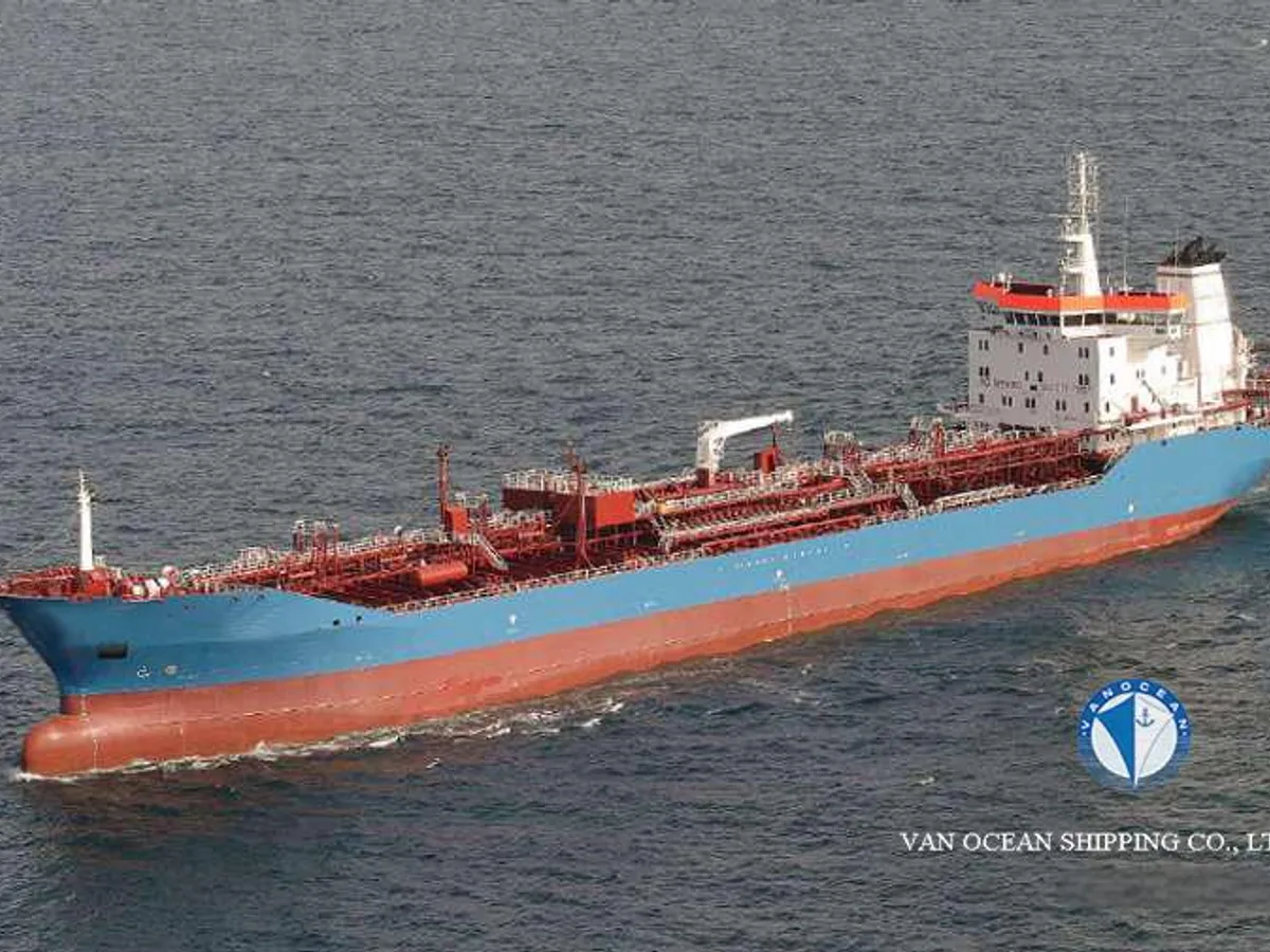 Oil/Chemical tanker for sale