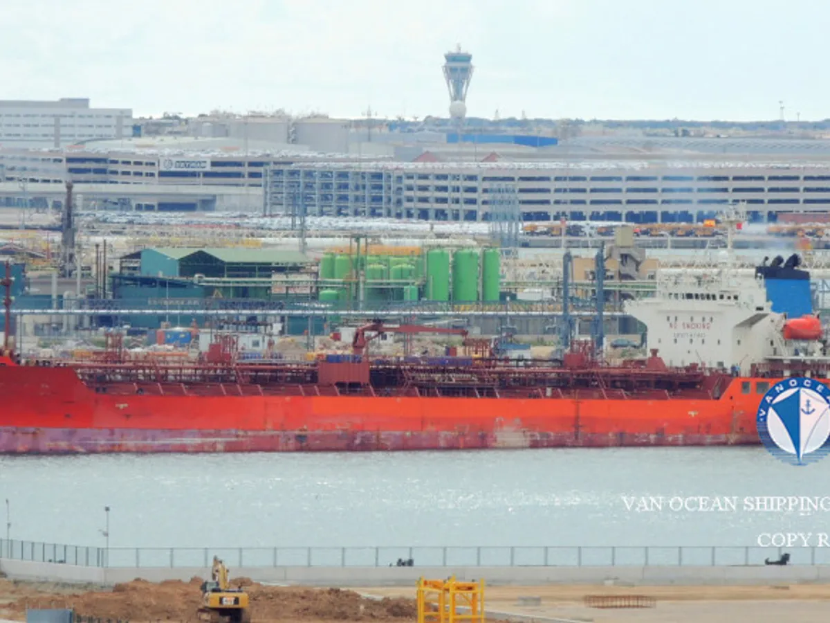 Oil/Chemical tanker for sale