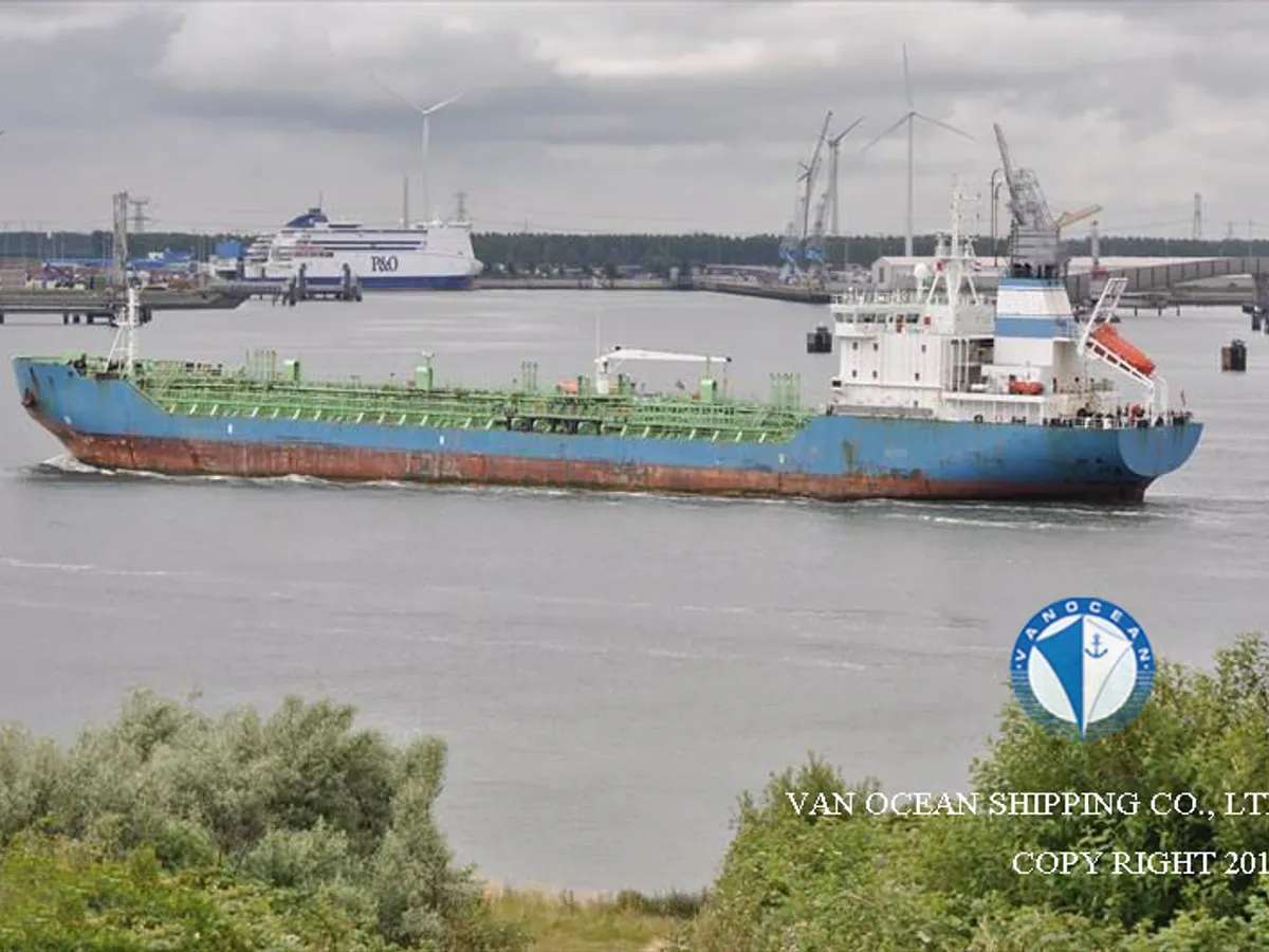Oil/Chemical tanker for sale