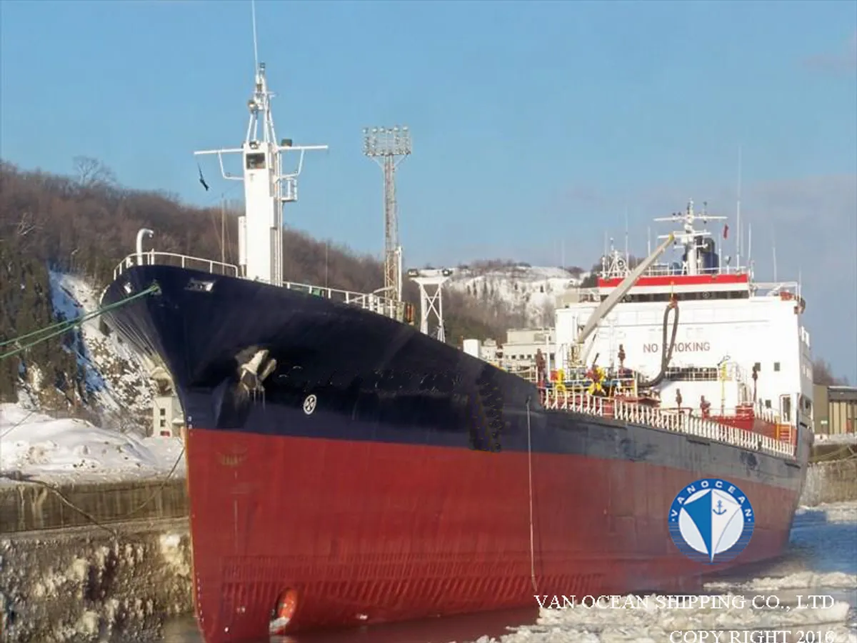 Oil/Chemical tanker for sale