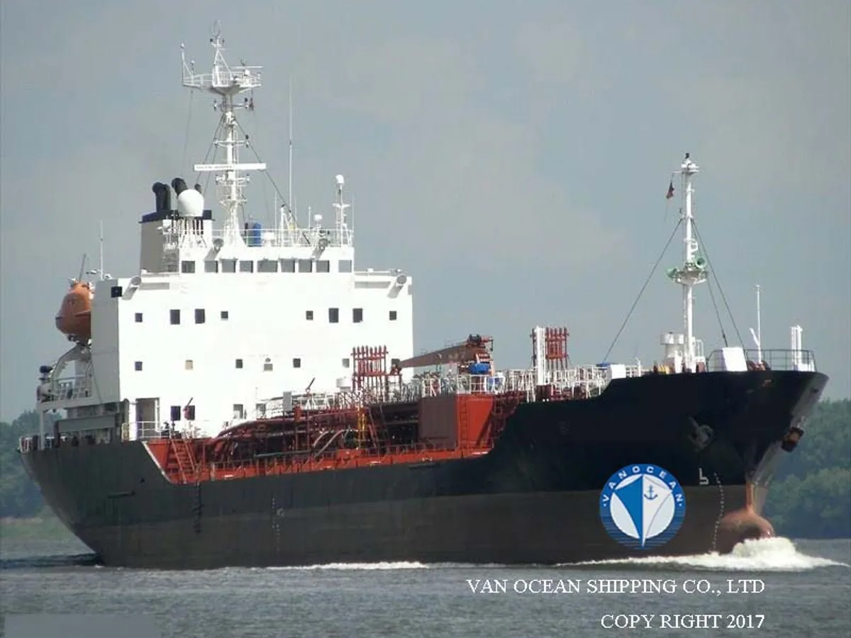 Oil/Chemical tanker for sale
