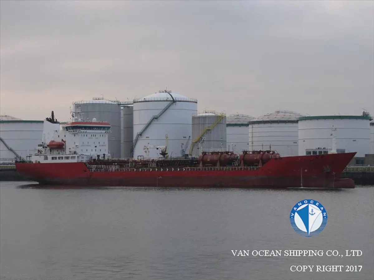 Oil/Chemical tanker for sale