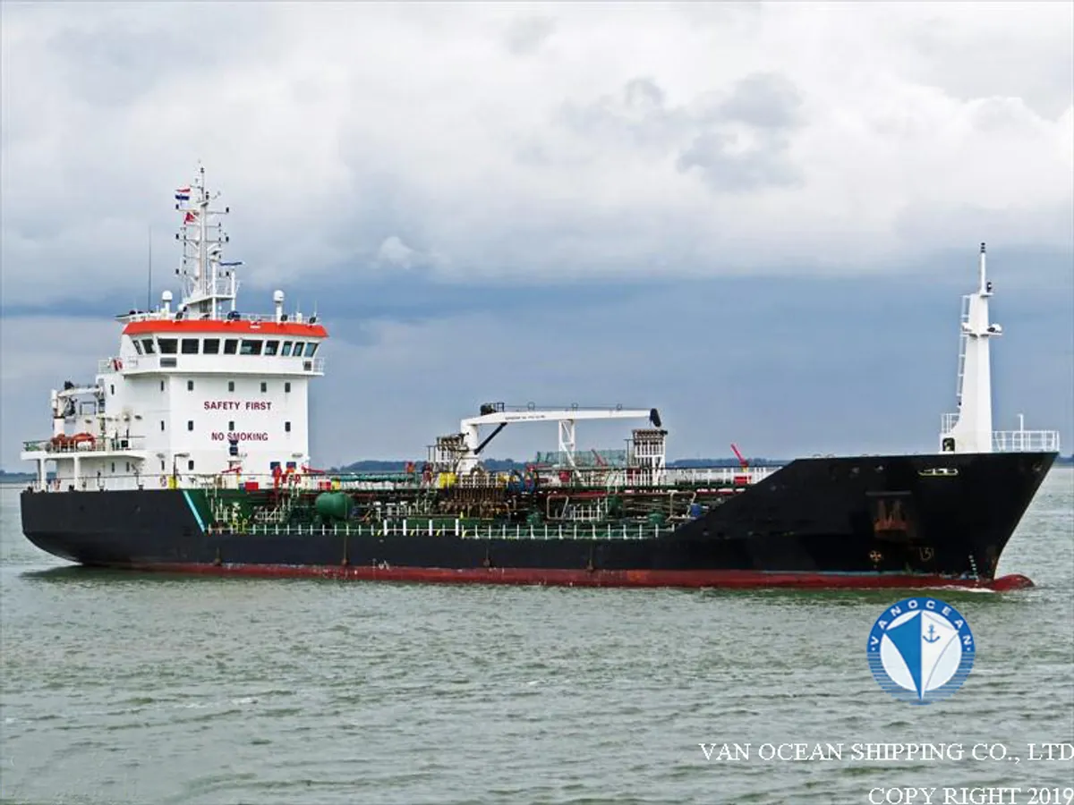Oil/Chemical tanker for sale
