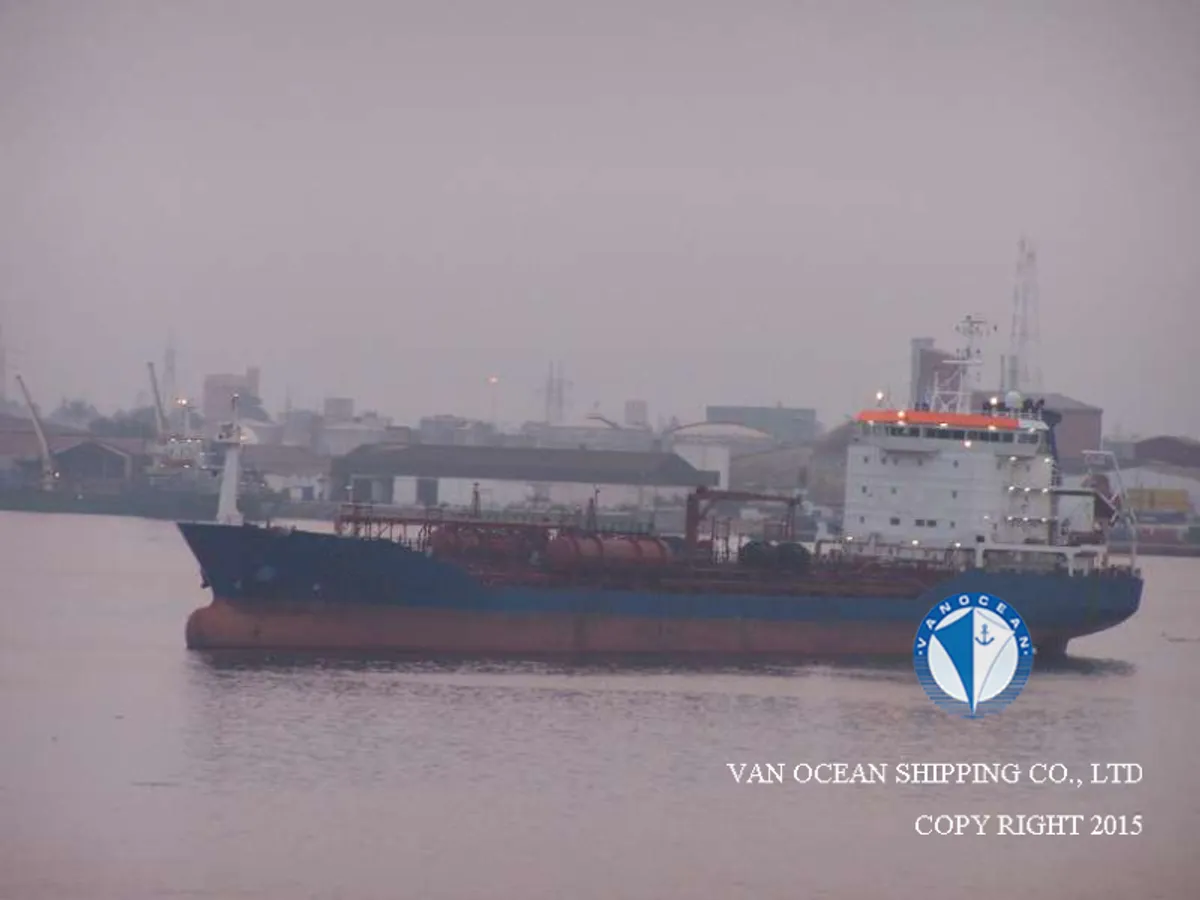 Oil/Chemical tanker for sale