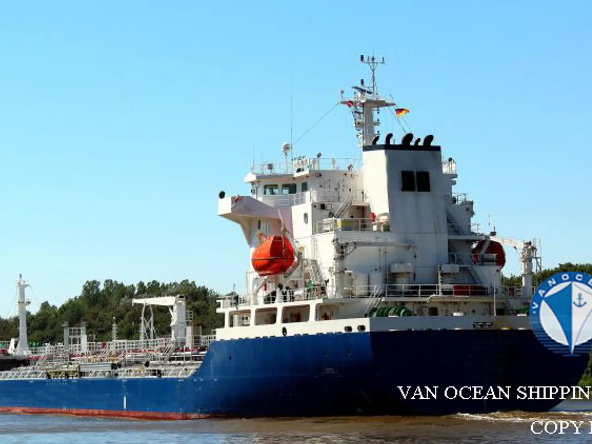 Oil/Chemical tanker for sale