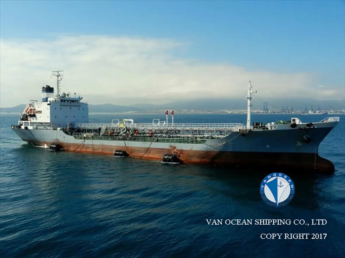 Oil/Chemical tanker for sale