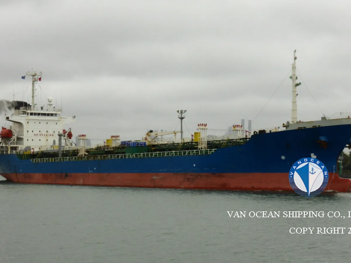 Oil/Chemical tanker for sale