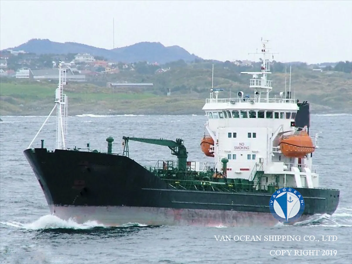Oil/Chemical tanker for sale