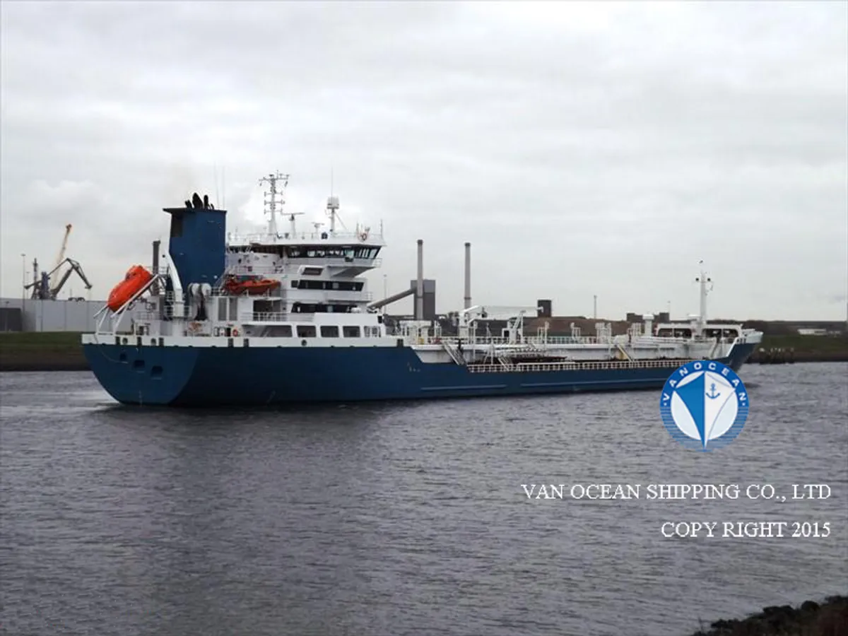 Oil/Chemical tanker for sale