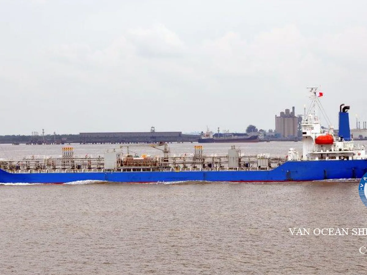 Oil/Chemical tanker for sale