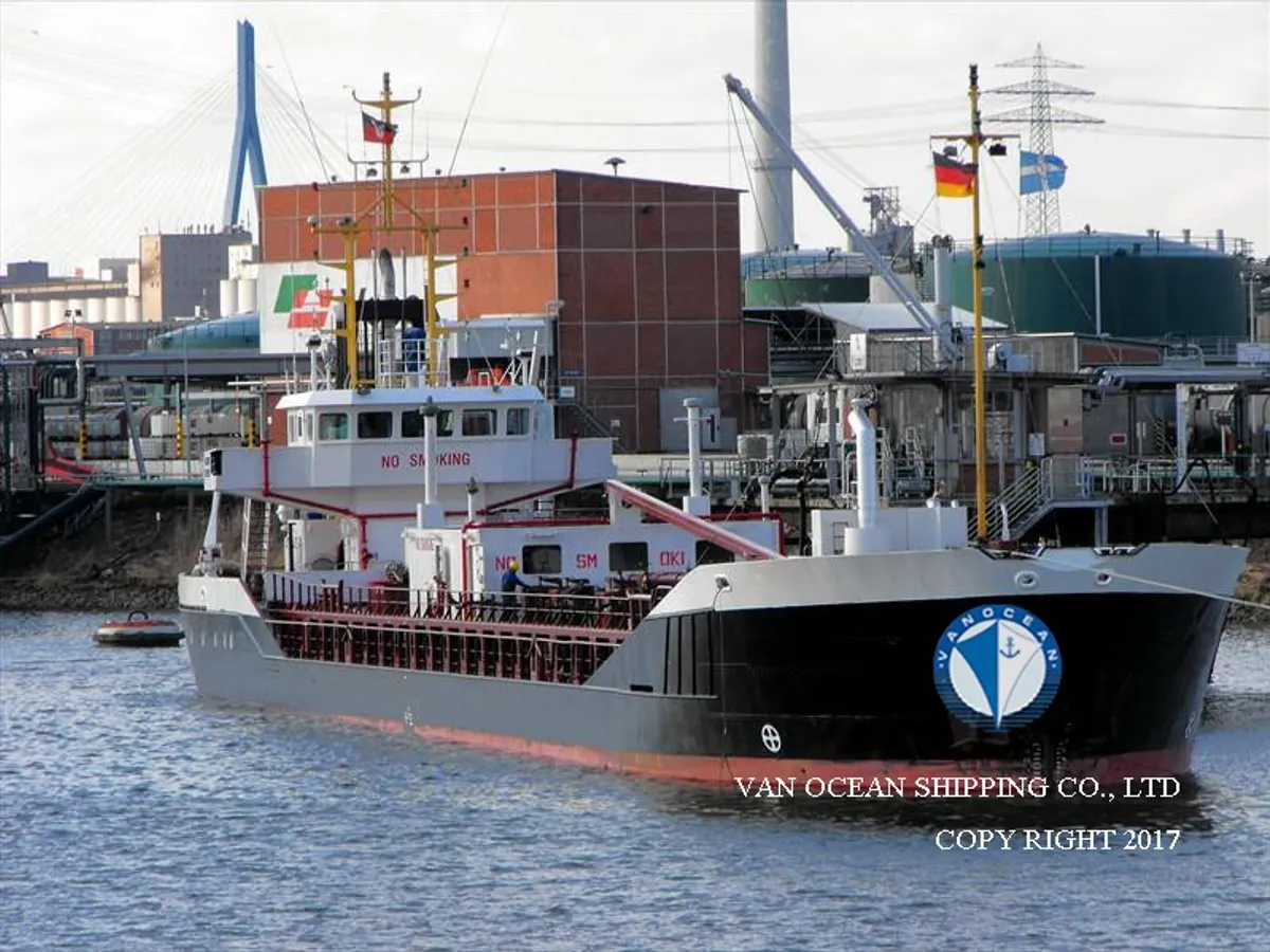 Oil/Chemical tanker for sale