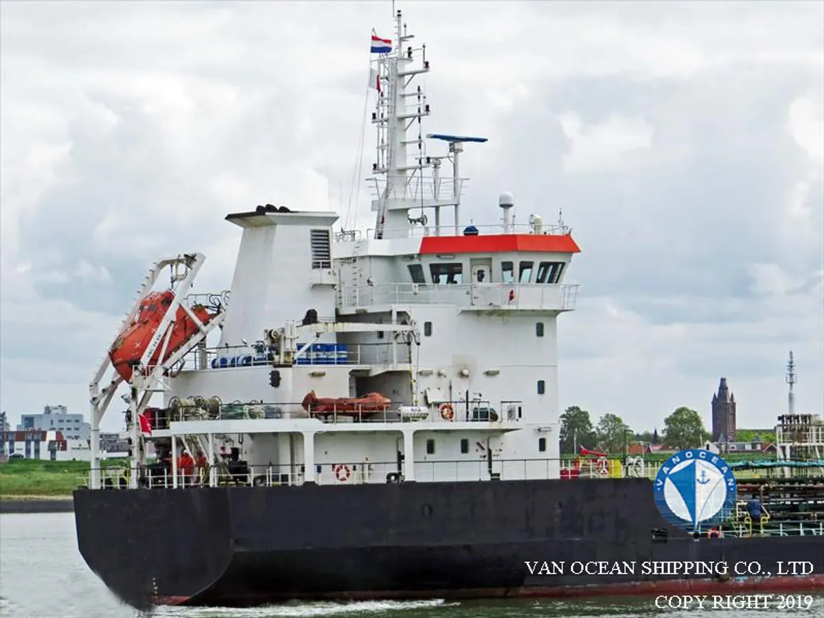 Oil/Chemical tanker for sale