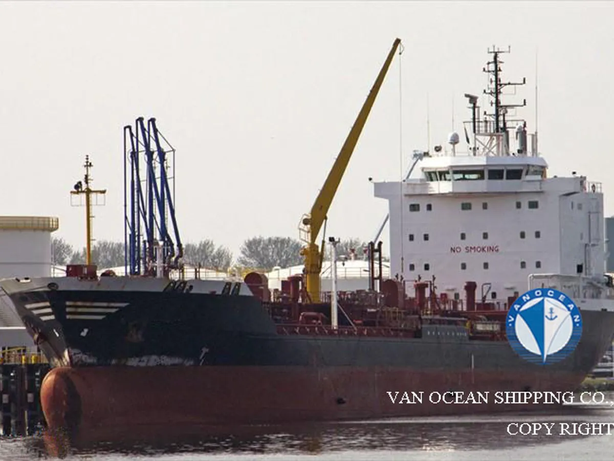 Oil/Chemical tanker for sale