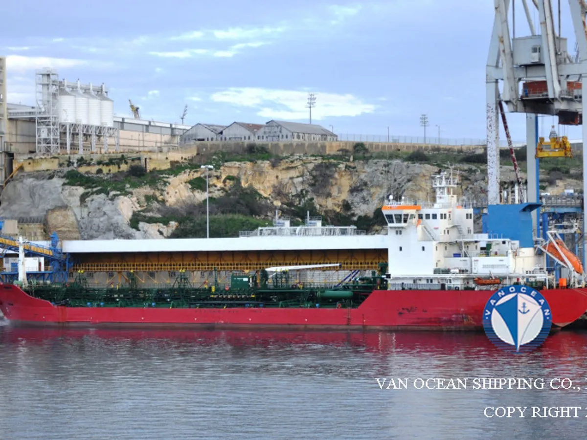 Oil/Chemical tanker for sale
