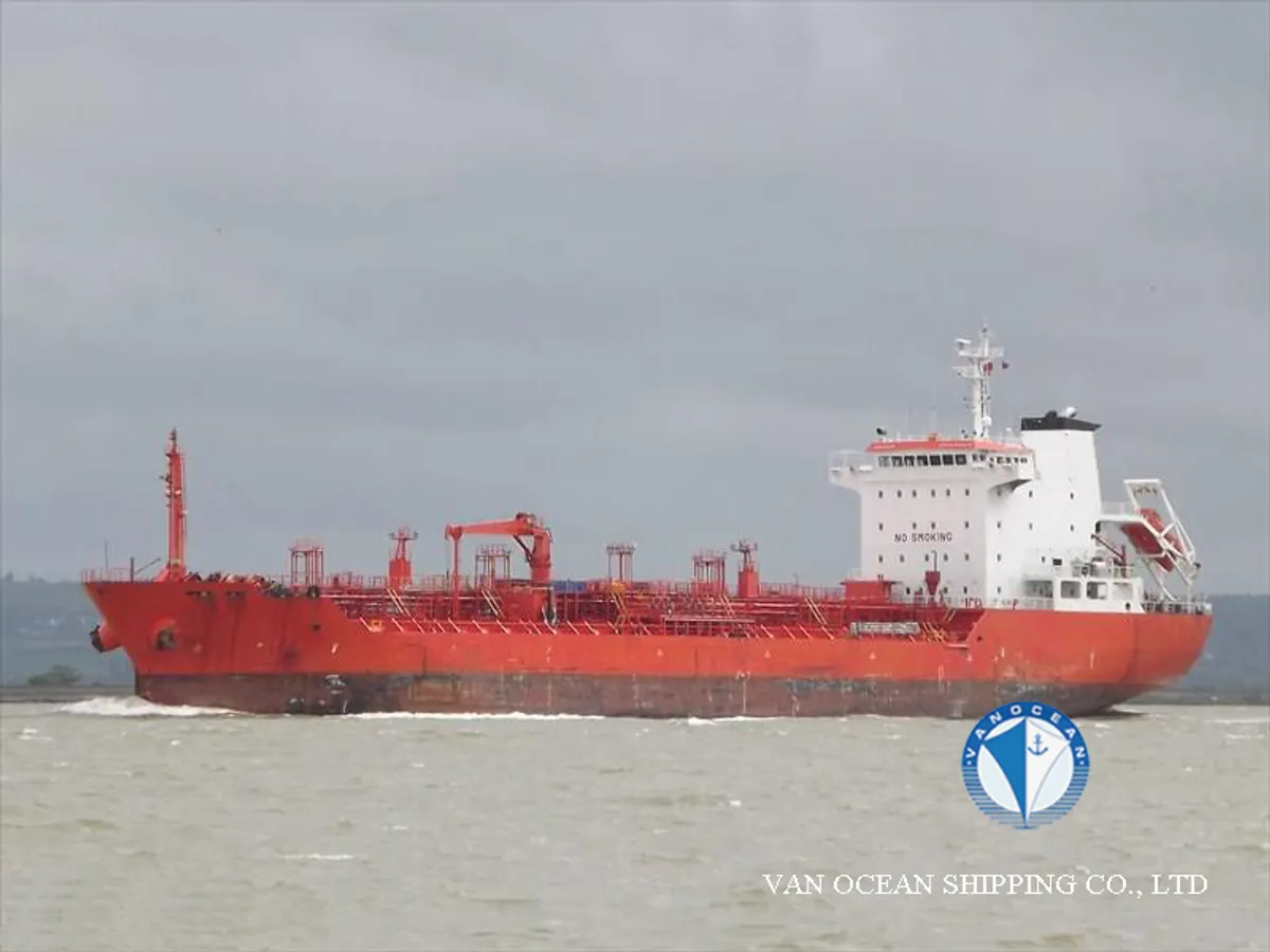 Oil/Chemical tanker for sale