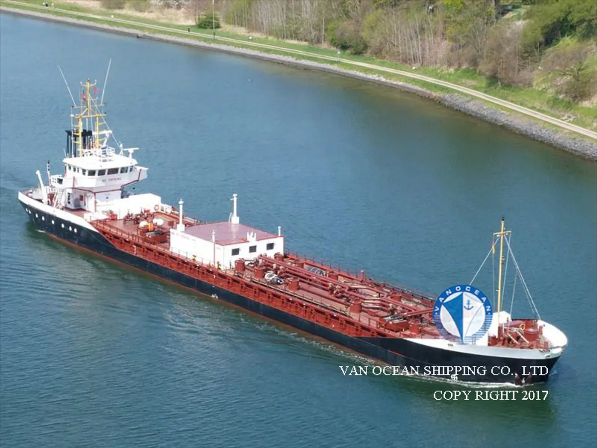 Oil/Chemical tanker for sale