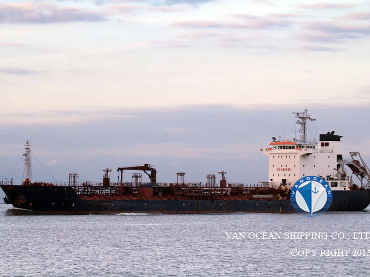 Oil/Chemical tanker for sale