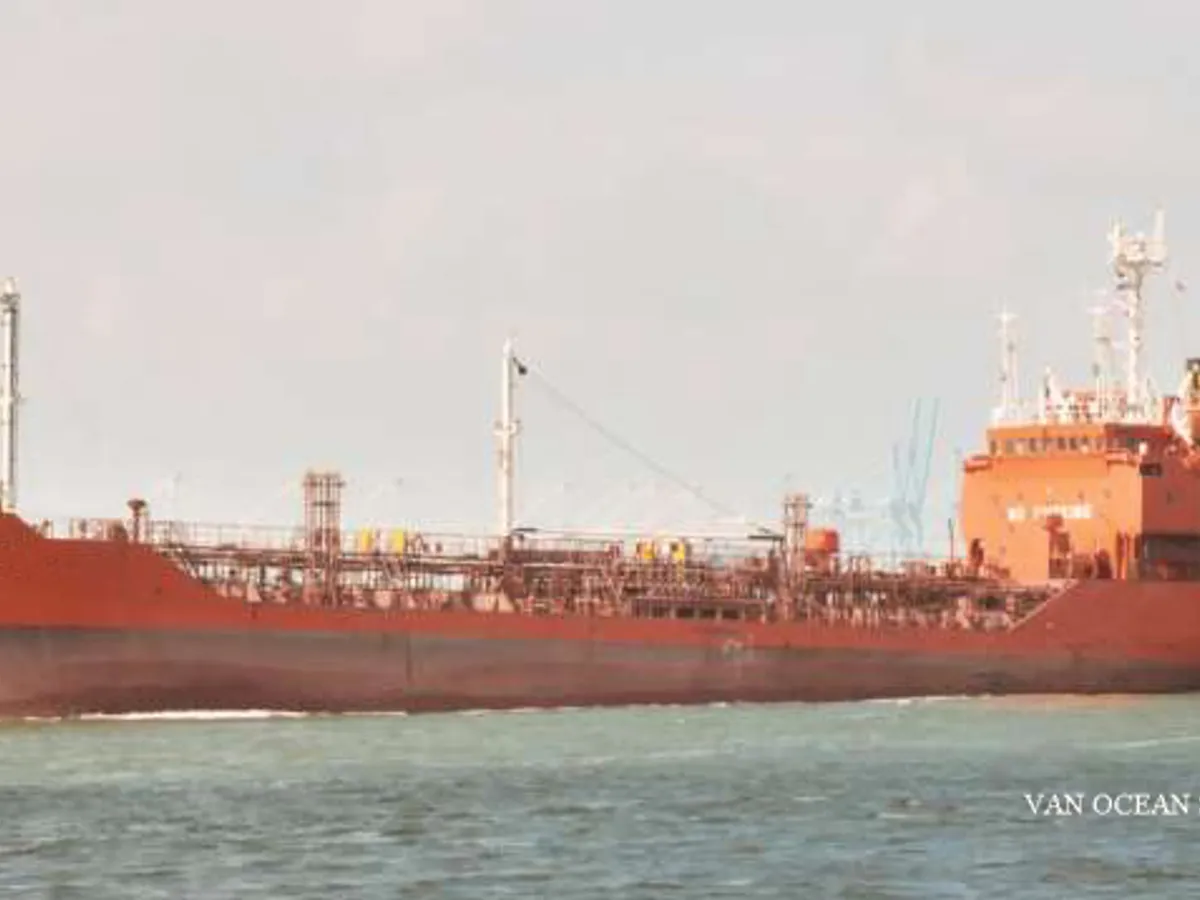 Oil/Chemical tanker for sale