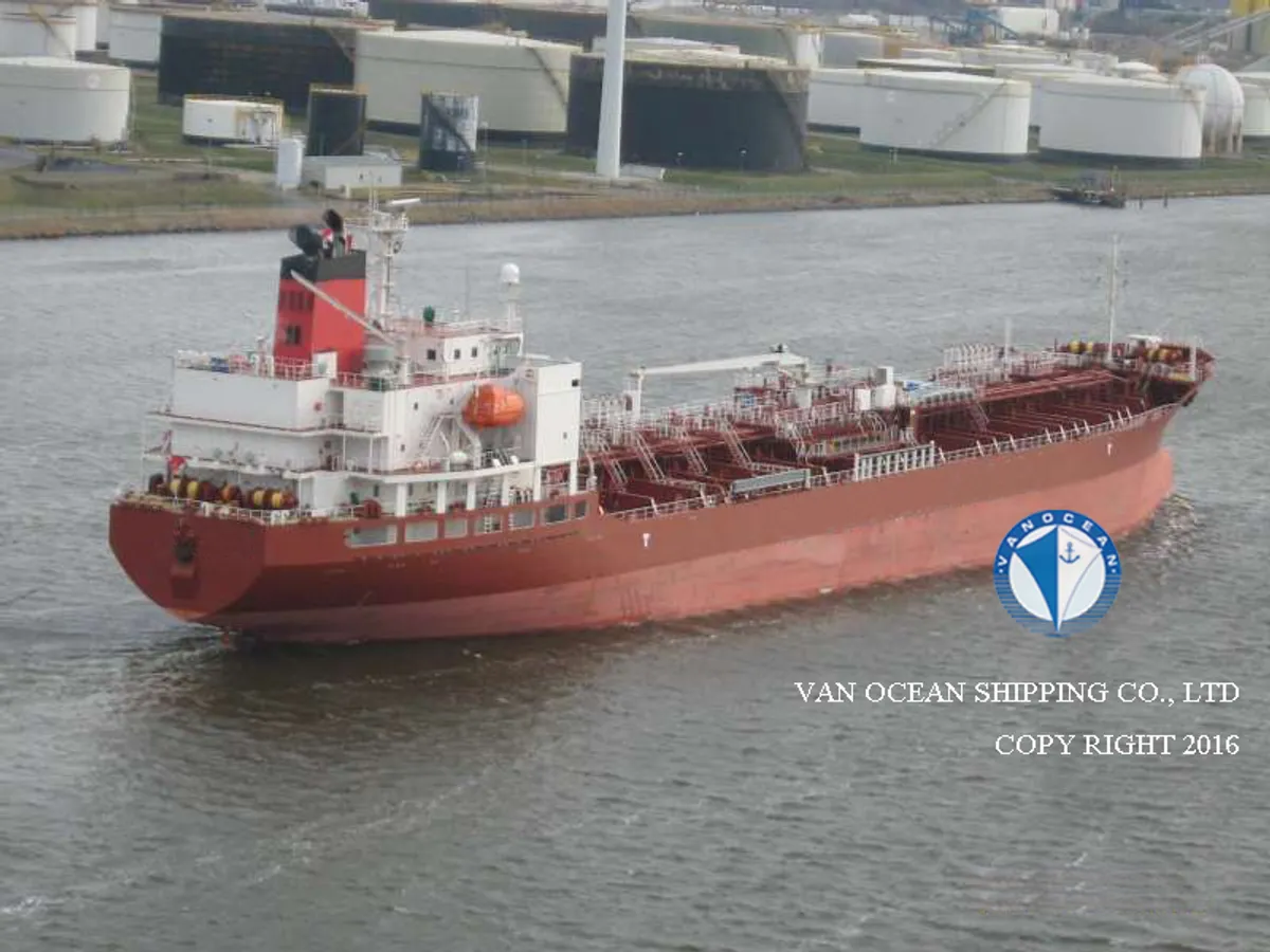 Oil/Chemical tanker for sale