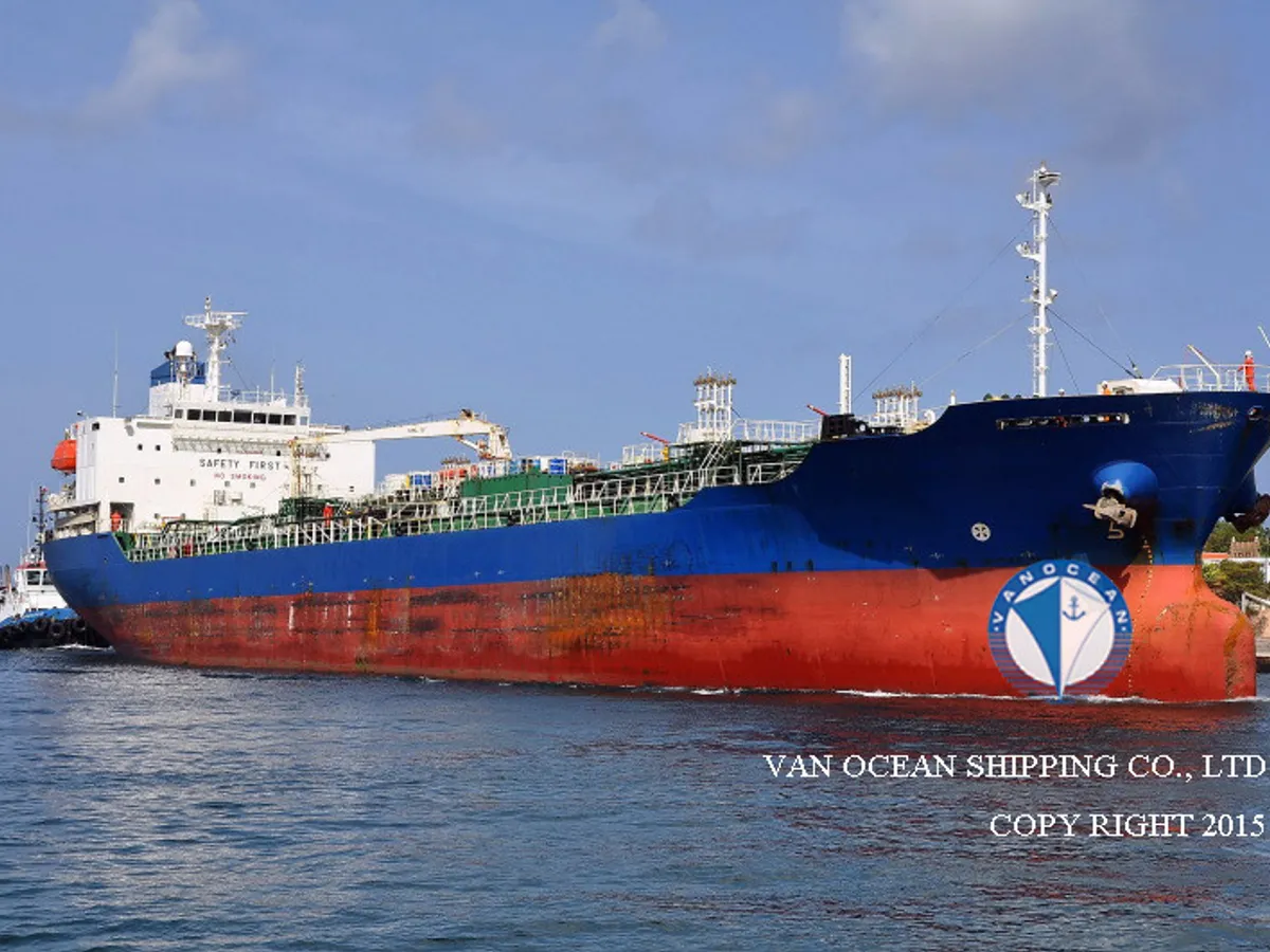 Oil/Chemical tanker for sale