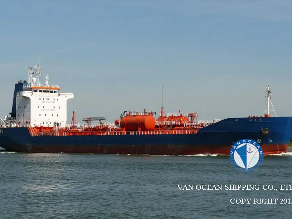 Oil/Chemical tanker for sale