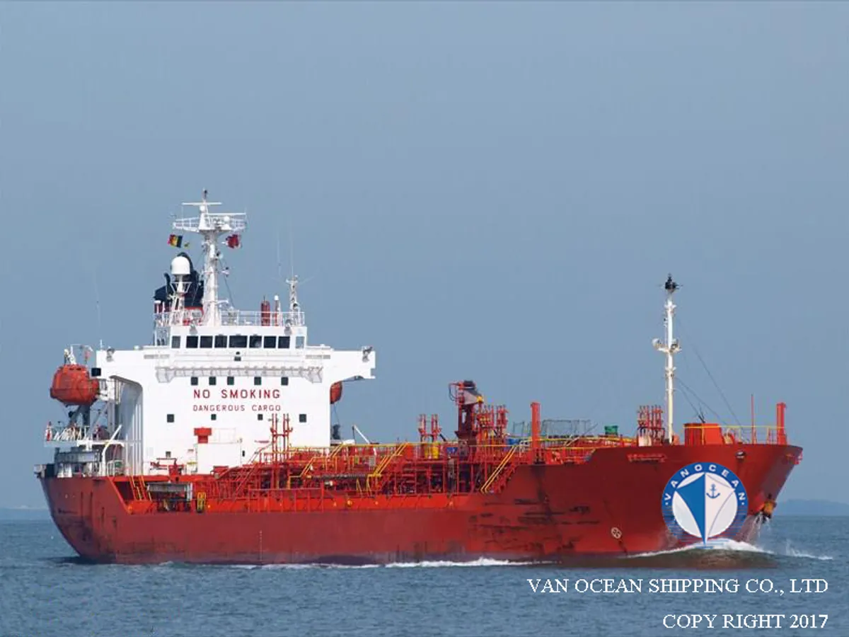 Oil/Chemical tanker for sale