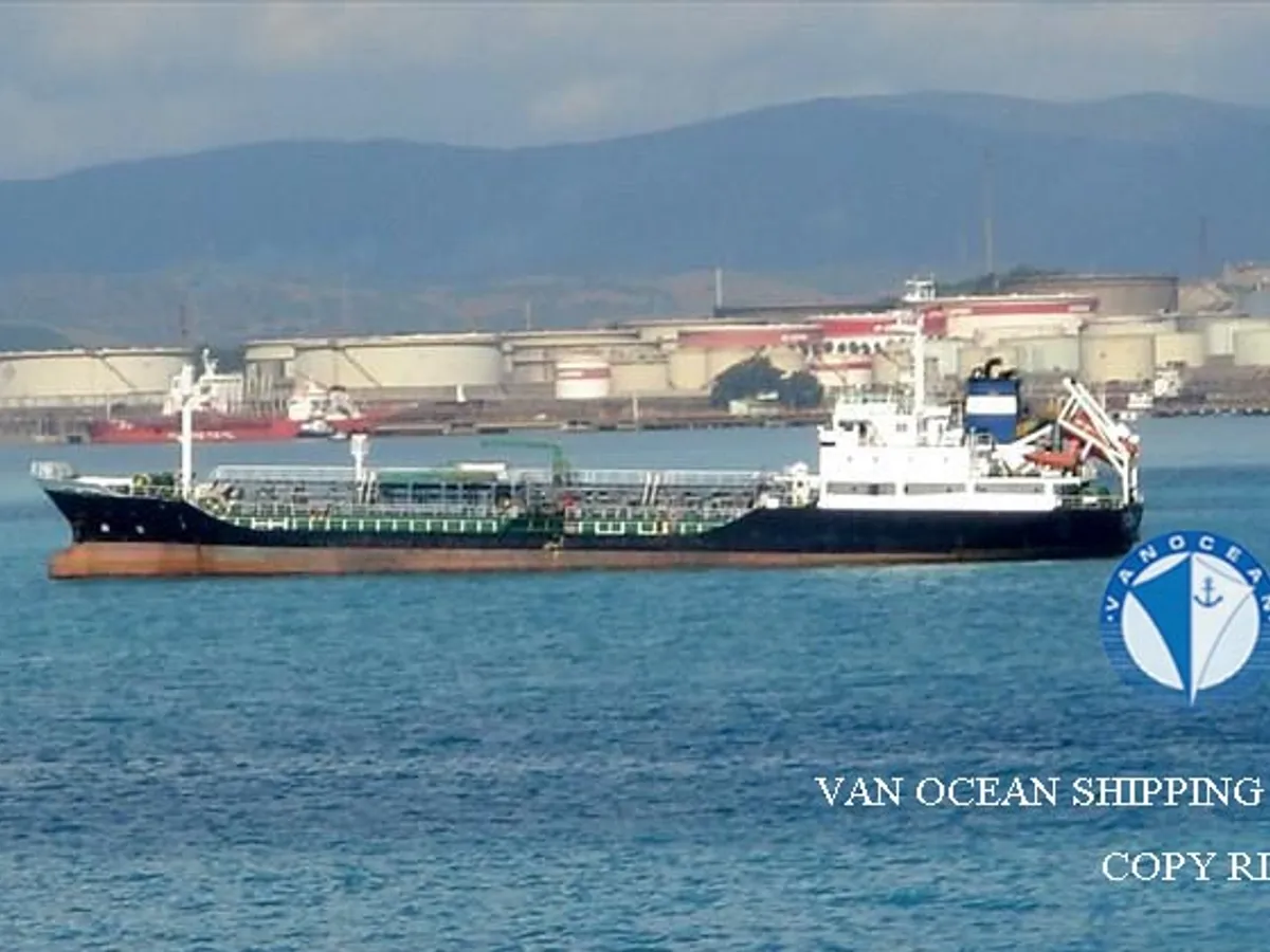 Oil/Chemical tanker for sale