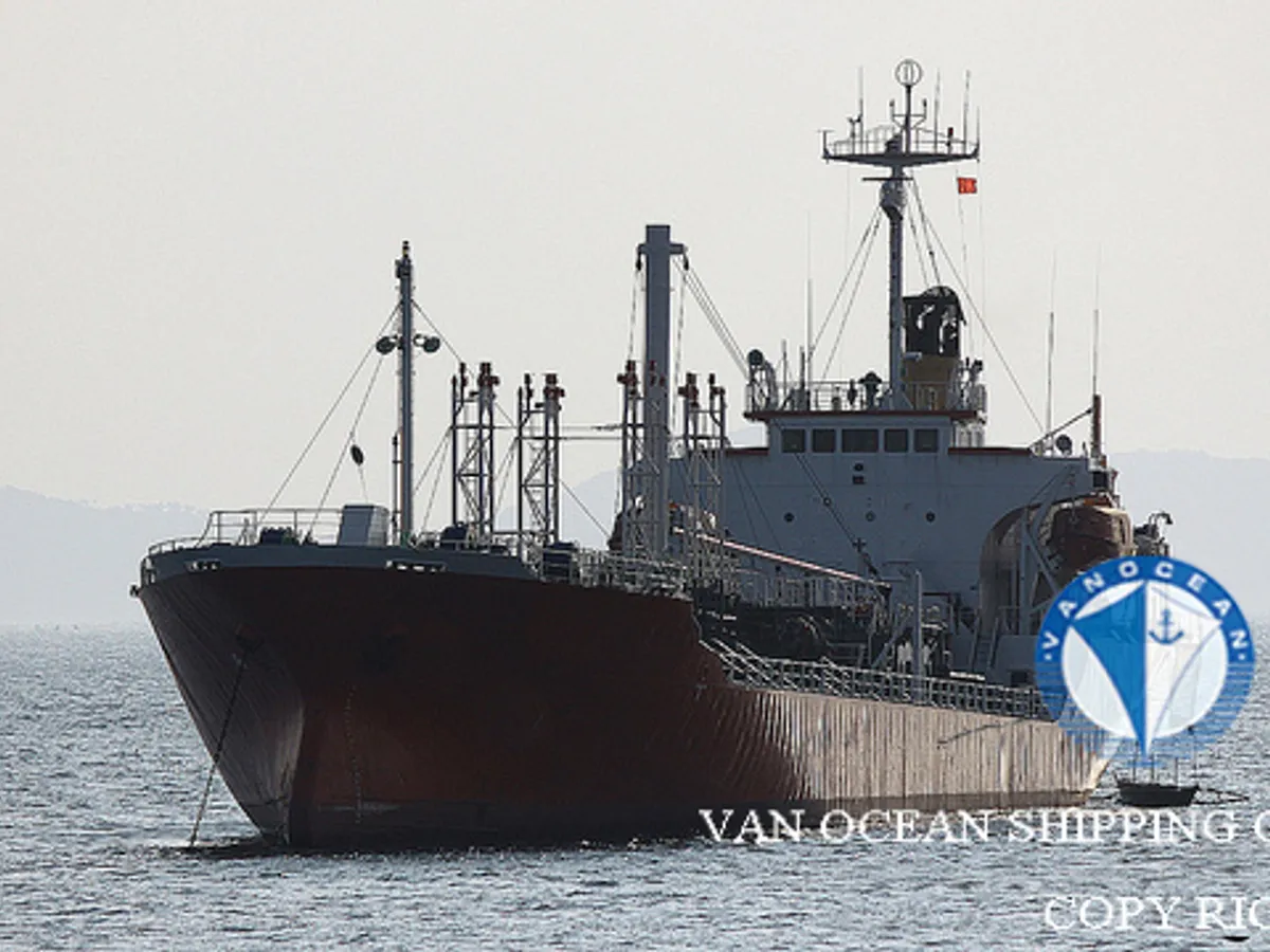 Oil/Chemical tanker for sale