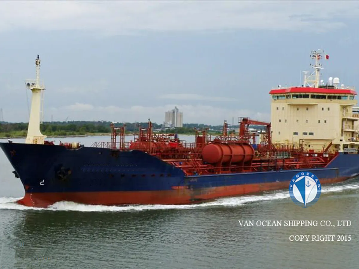 Oil/Chemical tanker for sale