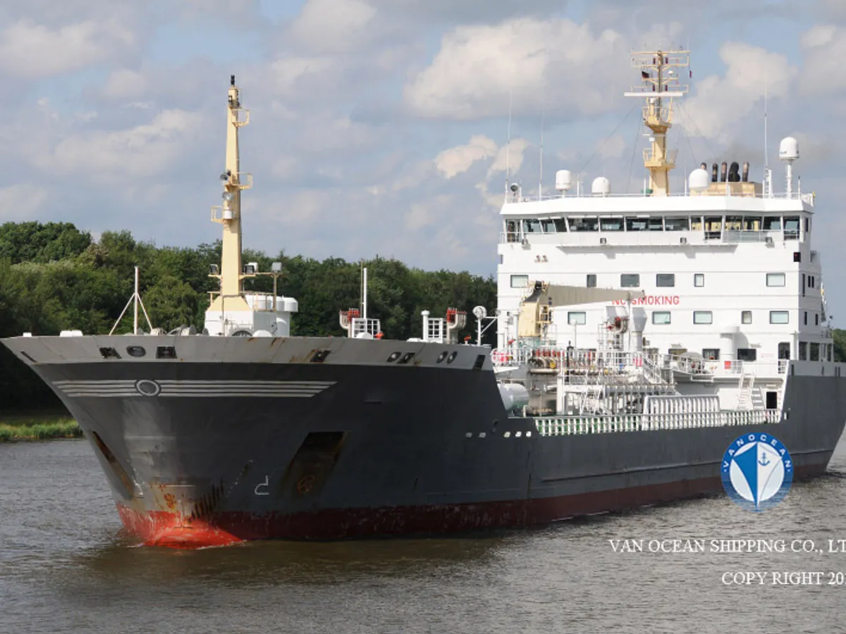 Oil/Chemical tanker for sale