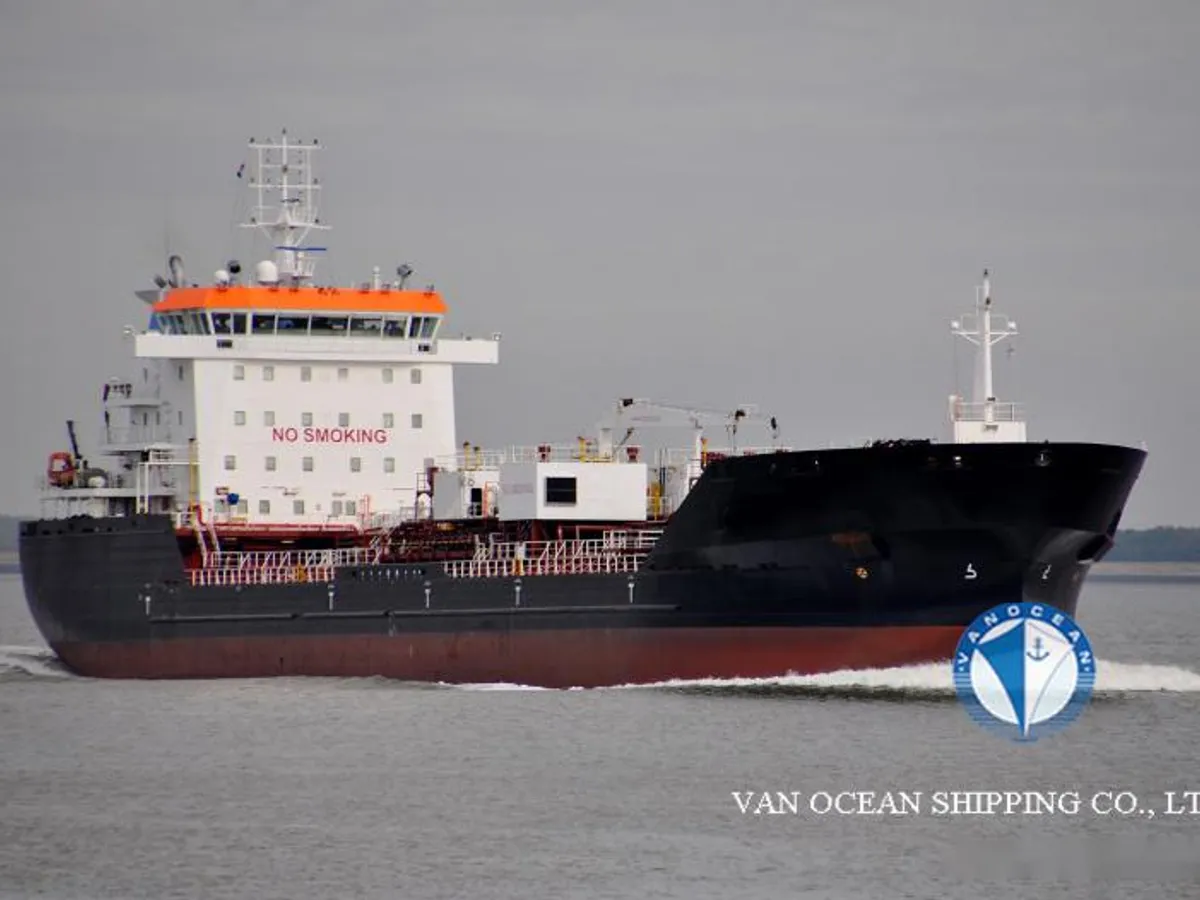 Oil/Chemical tanker for sale