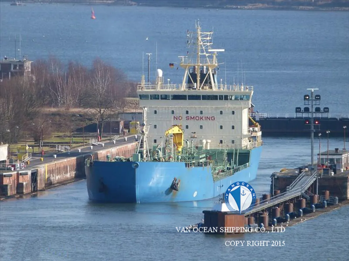 Oil/Chemical tanker for sale