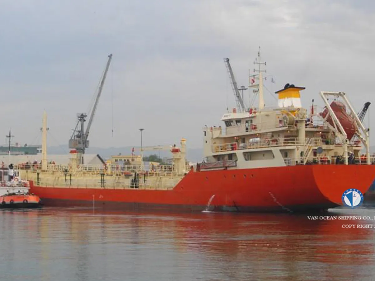 Oil/Chemical tanker for sale