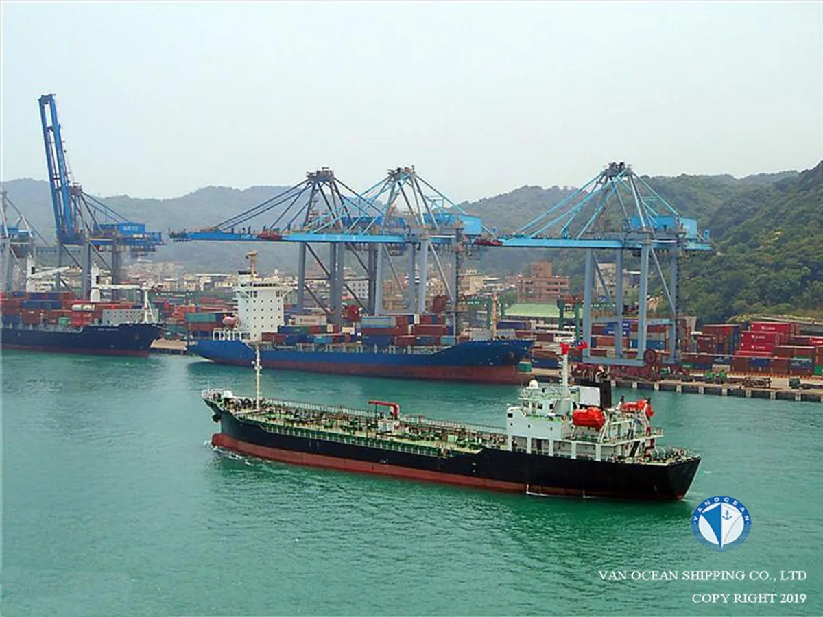 Oil/Chemical tanker for sale
