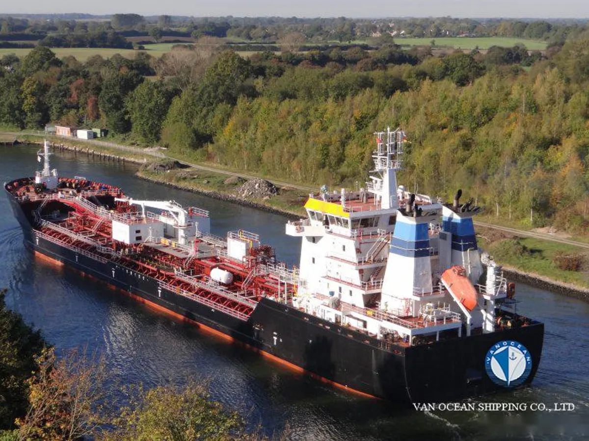 Oil/Chemical tanker for sale